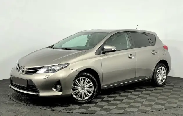 Toyota Auris, фото №1