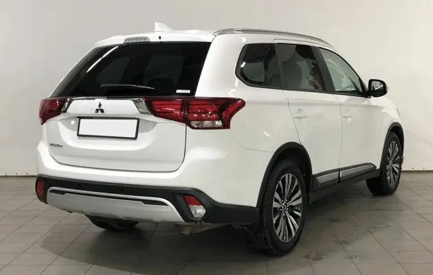 Mitsubishi Outlander, фото №2