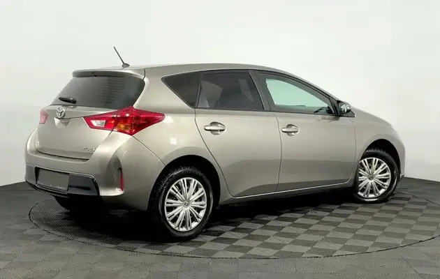 Toyota Auris, фото №2