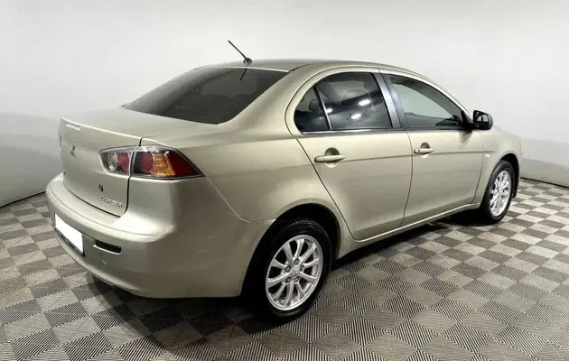 Mitsubishi Lancer, фото №2
