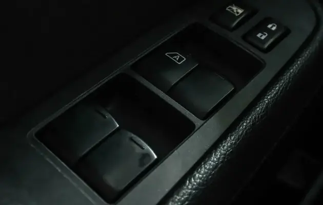 Nissan Tiida, фото №9
